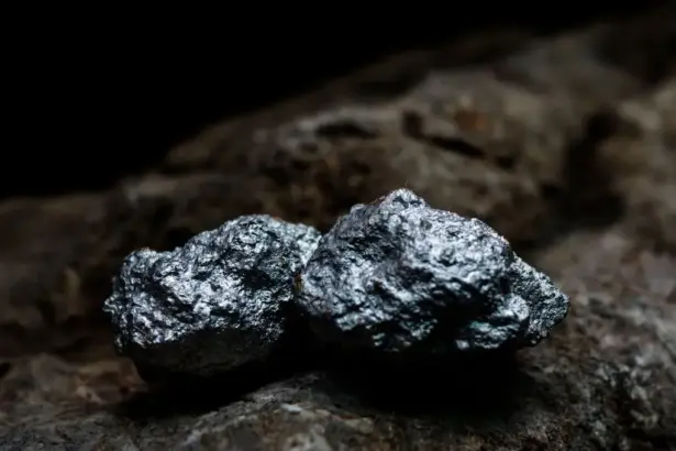 Producción de plata en Perú crece 8,8 % entre enero y octubre de 2025