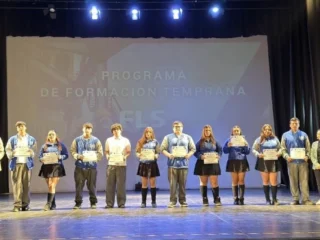 107 jóvenes de Casablanca reciben certificación técnica para la industria minera chilena