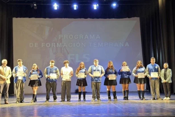 107 jóvenes de Casablanca reciben certificación técnica para la industria minera chilena