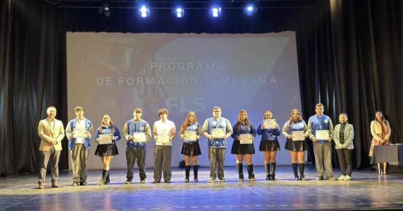 107 jóvenes de Casablanca reciben certificación técnica para la industria minera chilena