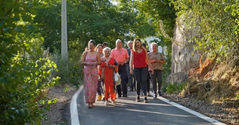 Comunidad de Los Espinos y Codelco Andina inauguran proyecto de riego asfáltico