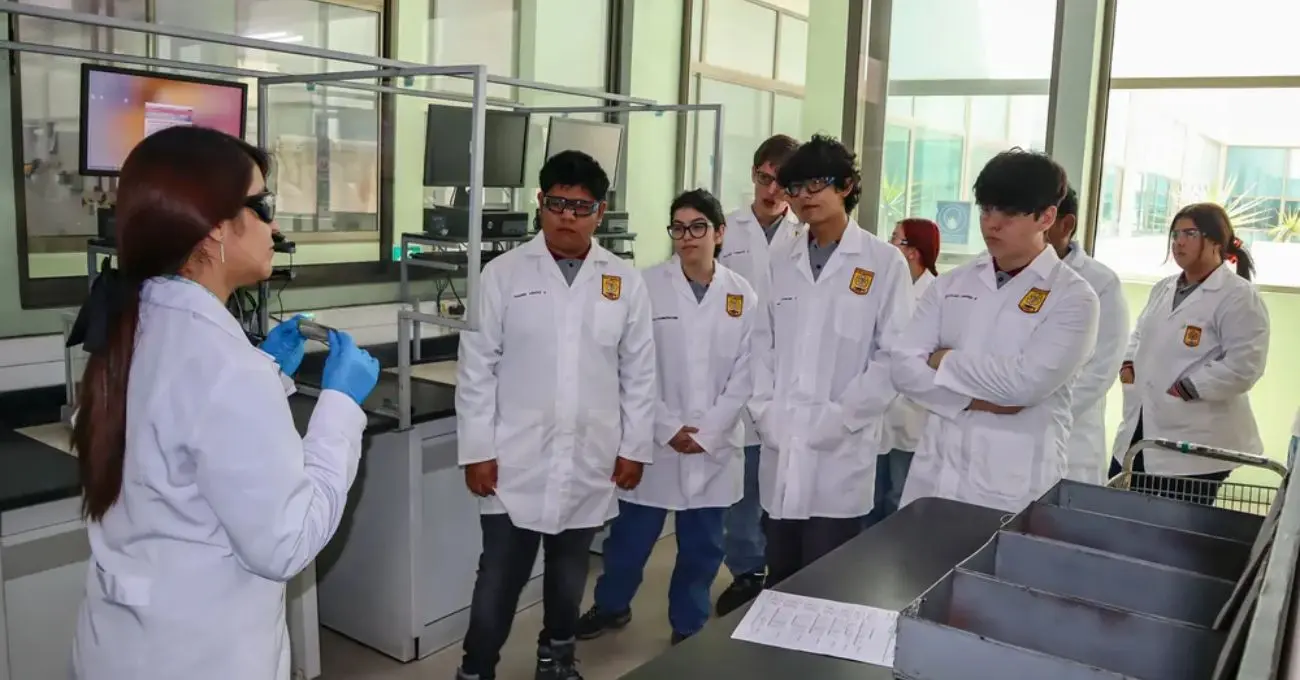 Estudiantes de Tocopilla visitan laboratorio de Chuquicamata para fortalecer su formación técnica Estudiantes de Tocopilla visitan laboratorio de Chuquicamata para fortalecer su formación técnica