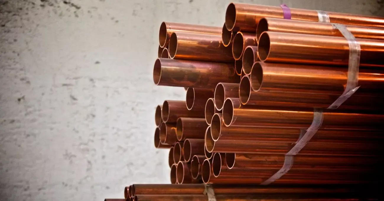 Cobre baja levemente pero se encamina a su mayor alza anual desde 2009 Cobre baja levemente pero se encamina a su mayor alza anual desde 2009