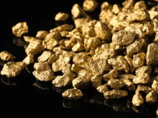 Oro supera los US$ 4.300 la onza impulsado por debilidad del dólar