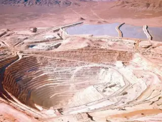 Qué factores explican que Escondida haya producido más cobre que Codelco en 2025