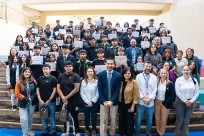 Lomas Bayas impulsa educación técnica con tecnologías para minería del futuro