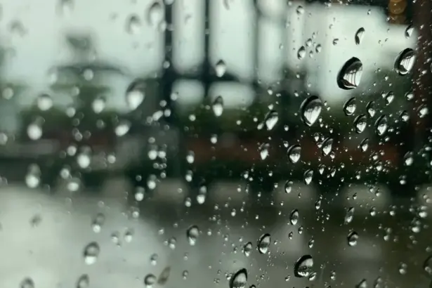 Lluvias afectarán al sur y Rapa Nui, Santiago tendrá cielos nublados