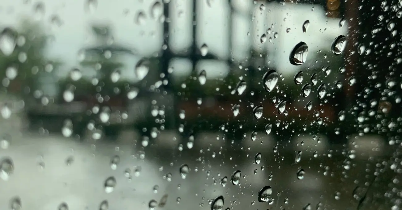 Lluvias afectarán al sur y Rapa Nui, Santiago tendrá cielos nublados