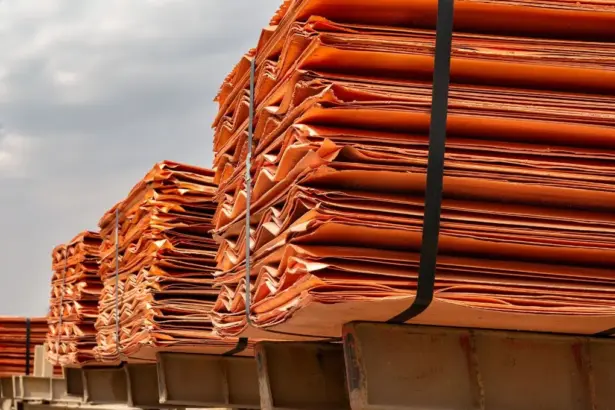 El superávit mundial de cobre refinado llega a las 122.000 toneladas
