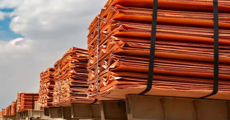 El superávit mundial de cobre refinado llega a las 122.000 toneladas