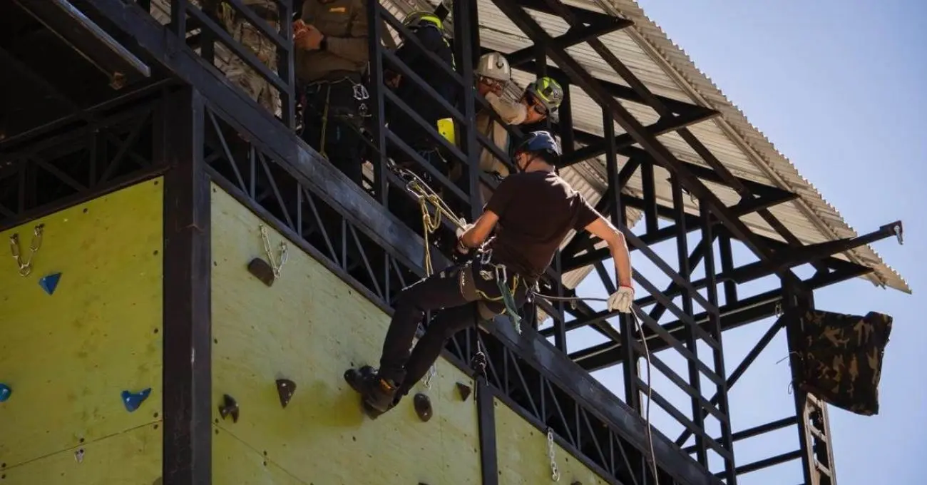 Brigadistas de Codelco Andina refuerzan técnicas de rescate en montaña