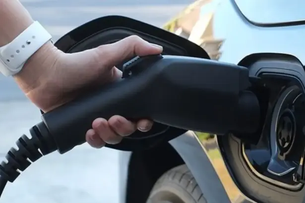 Chile impulsa electromovilidad con metas 2035 y plan de infraestructura nacional clave