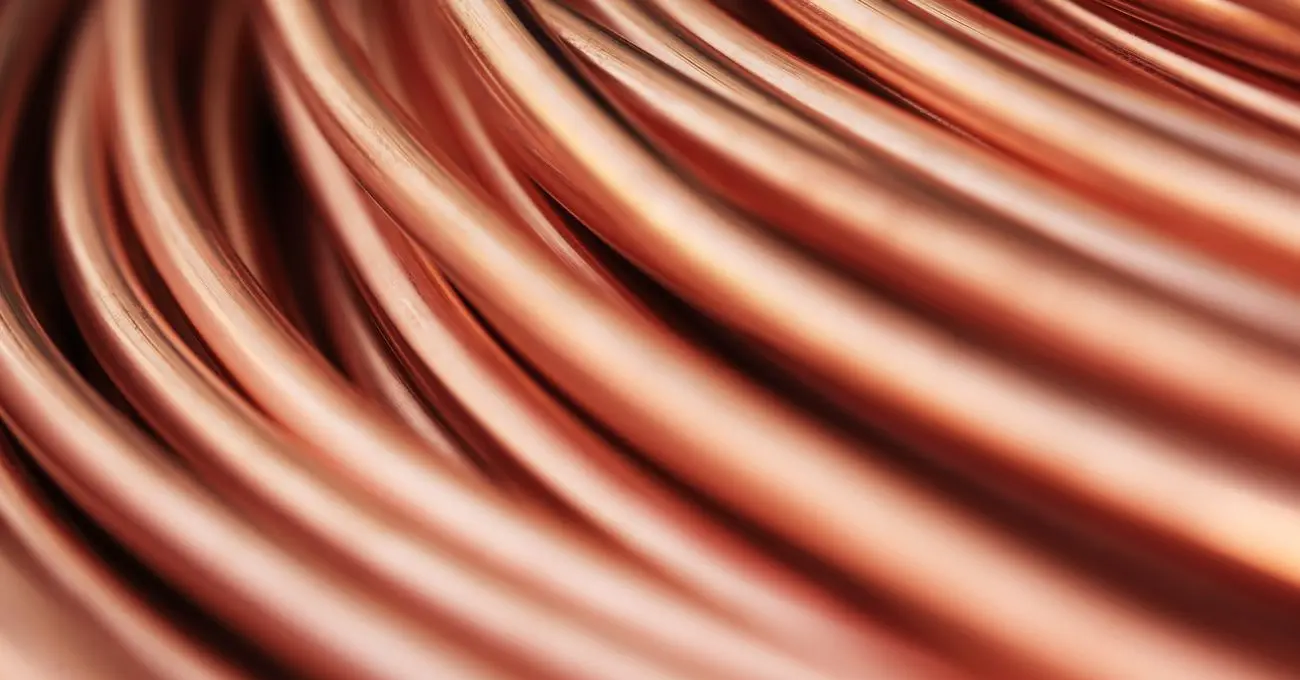 Cobre rompe récord histórico en 2025: precio alcanza US$5,415 por libra