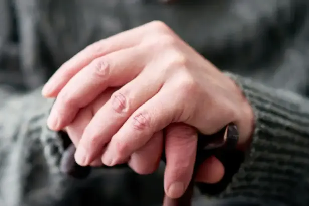 Chile aumenta pensiones: Beneficios por años cotizados y reducción de brechas de género