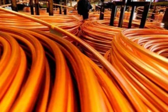 Repunte del cobre impulsa economía chilena pero plantea desafíos de diversificación económica