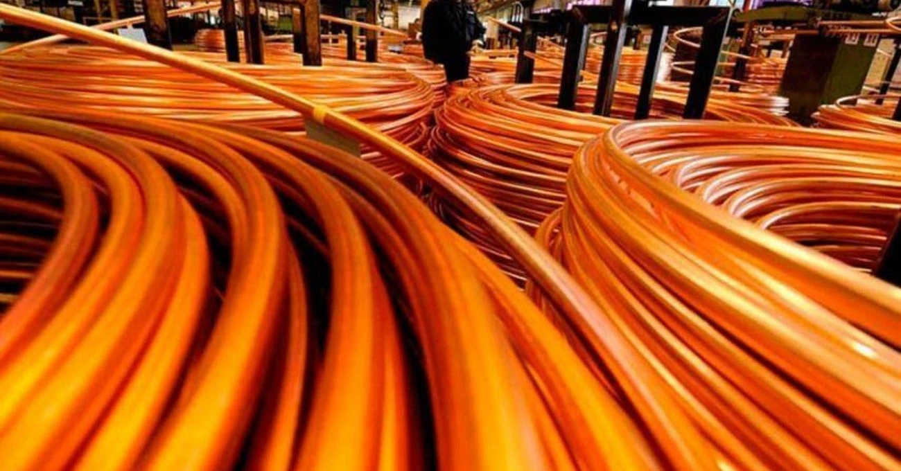 Repunte del cobre impulsa economía chilena pero plantea desafíos de diversificación económica