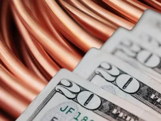 Dólar se mantiene bajo $920 en Chile gracias al precio del cobre estable