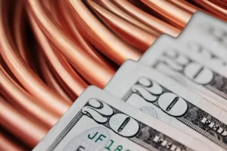 Dólar se mantiene bajo $920 en Chile gracias al precio del cobre estable