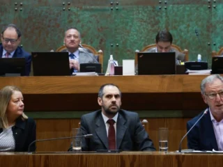 Chile avanza con ley para impulsar industria del hidrógeno verde y empleos