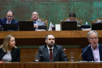 Chile avanza con ley para impulsar industria del hidrógeno verde y empleos