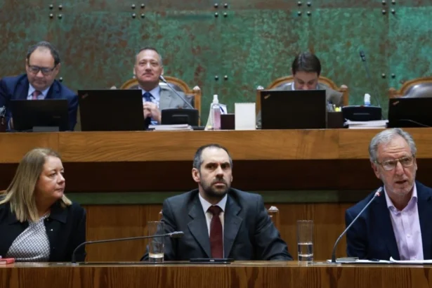 Chile avanza con ley para impulsar industria del hidrógeno verde y empleos