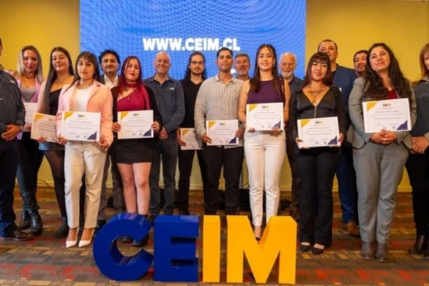 CEIM certifica primera generación de operadoras CAEX en histórica ceremonia en la Región de Coquimbo