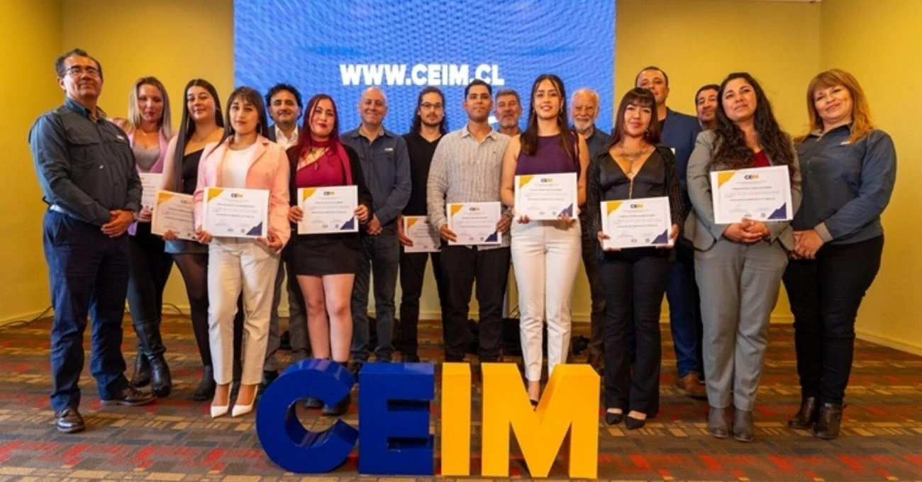 CEIM certifica primera generación de operadoras CAEX en histórica ceremonia en la Región de Coquimbo