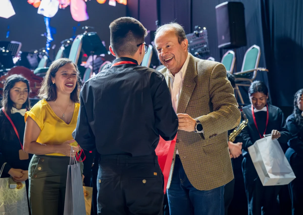 Tercera edición de espectáculo musical “Melodías del Desierto” deslumbra a toda una comunidad en Pica