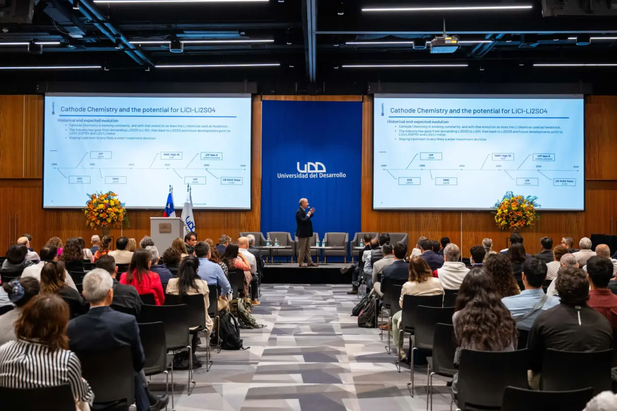 Expertos destacan el rol de Chile en la transición energética y elevan desafíos de la Estrategia Nacional del Litio