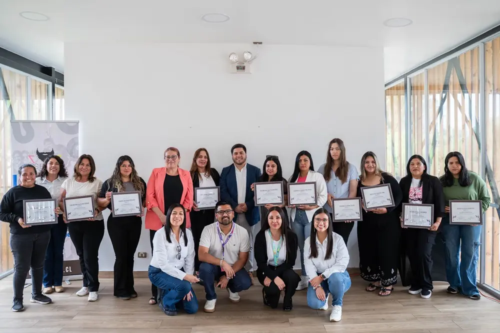 Altonorte y PRODEMU capacitaron a 20 mujeres en equipos de servicios Altonorte y PRODEMU capacitaron a 20 mujeres en equipos de servicios