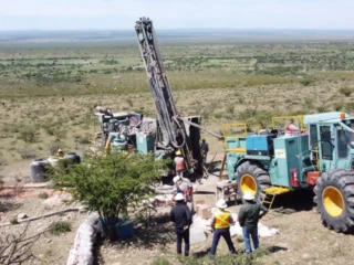 Minaurum aumenta el programa de perforación de la fase 2 a 50.000 metros en el Proyecto de Plata de Álamos
