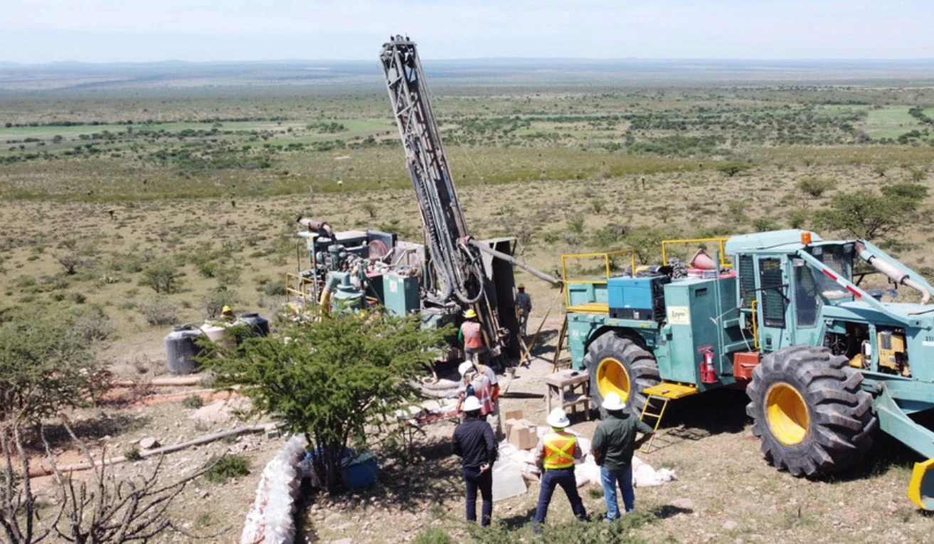 Minaurum aumenta el programa de perforación de la fase 2 a 50.000 metros en el Proyecto de Plata de Álamos