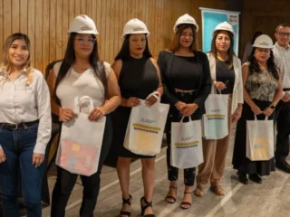 Antofagasta Minerals capacita a más de 300 mujeres en minería y tecnología
