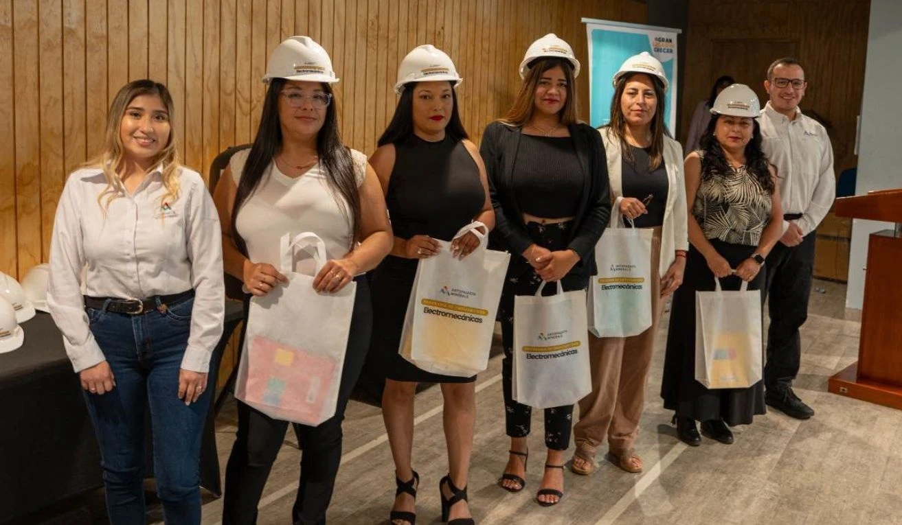 Antofagasta Minerals capacita a más de 300 mujeres en minería y tecnología