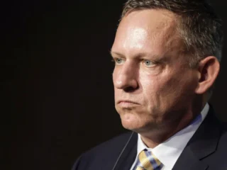 Cómo interpretar la venta de acciones de Nvidia por parte de Peter Thiel para luego invertir en Microsoft