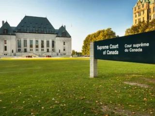 Corte Suprema de Canadá respalda demanda de inversionistas por retraso en la información de Lundin Mining