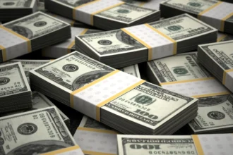 Dólar cierra en mínimos de ocho meses luego de que agentes se "pusieran al día" con récord del cobre y panorama electoral