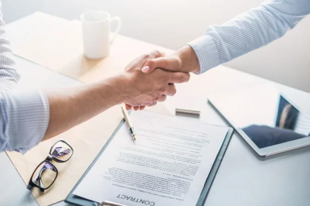 Adecco abre más de 1.200 empleos temporales para Navidad: ¿Qué perfiles buscan?