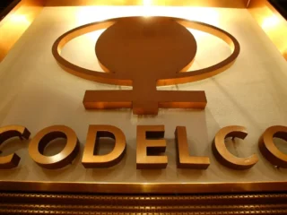 La relación extramarital entre altos gerentes de Codelco que terminó con una querella por violación y una millonaria demanda laboral