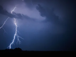 Tormentas eléctricas en la Región Metropolitana: cuándo y en qué sectores se espera lluvia