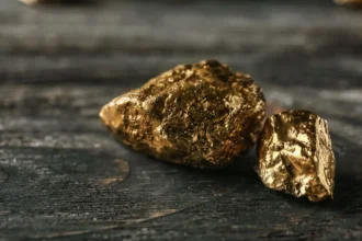 Todos lo botan a la basura pero contiene oro de 22 quilates que puede valer miles de dólares