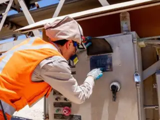 Transformación digital en Lomas Bayas: nuevas correas portables con PLC de última generación