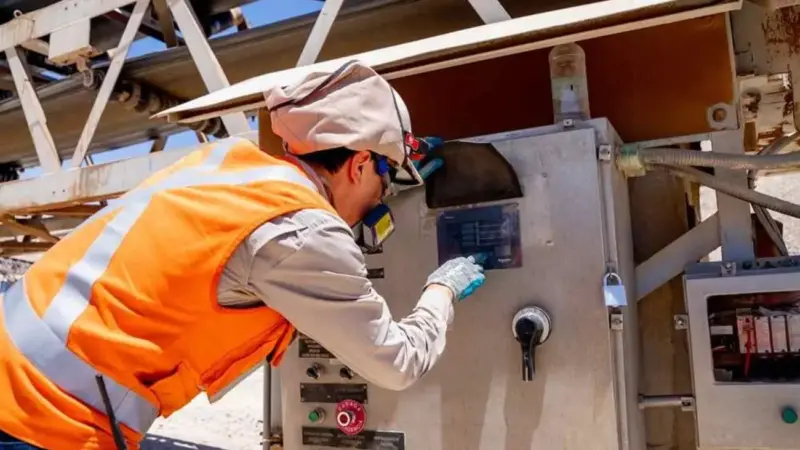 Transformación digital en Lomas Bayas: nuevas correas portables con PLC de última generación