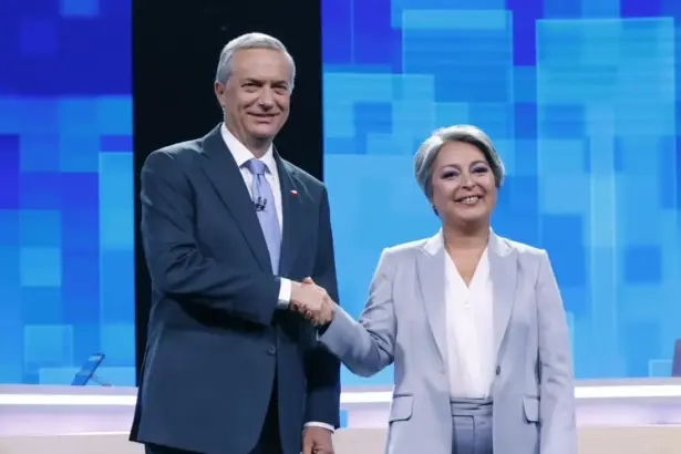 Planta de hidrógeno verde cerca de Paranal entra al debate: Jara priorizaría proyecto y Kast defiende observación astronómica