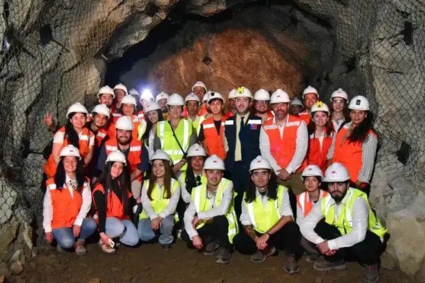 SENCE y Mine Class certifican a nuevos talentos para la minería del futuro en Chile