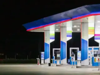 Enap anuncia fuerte baja en combustibles: Gasolinas de 93 y 97 caen más de $26 por litro