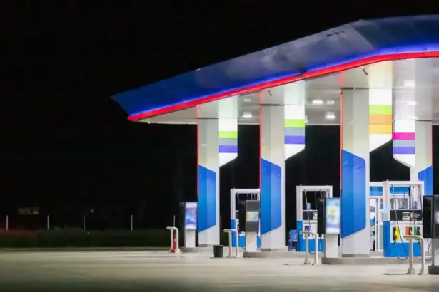 Enap anuncia fuerte baja en combustibles: Gasolinas de 93 y 97 caen más de $26 por litro