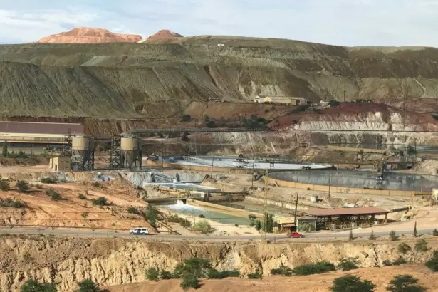 Ser vecino de una mina de cobre eleva el riesgo de parto prematuro extremo y de malformaciones en los fetos