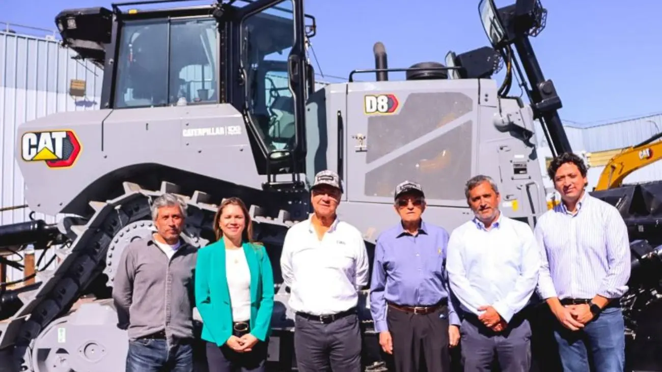 Un equipo a la altura de la minería chilena: EMIN recibe el nuevo D8 Centennial de Finning Un equipo a la altura de la minería chilena: EMIN recibe el nuevo D8 Centennial de Finning