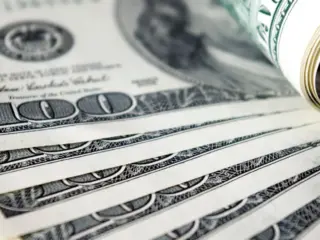 Dólar profundiza caída tras sorprendente IPC de EE.UU. y roza los $910